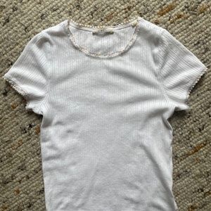 Doen Vivi Tee in white with rainbow scallop trim Size M